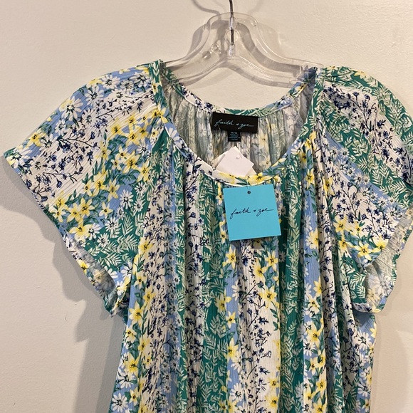 FAITH & ZOE Short Sleeve around Neck Top Size M - Picture 3 of 7